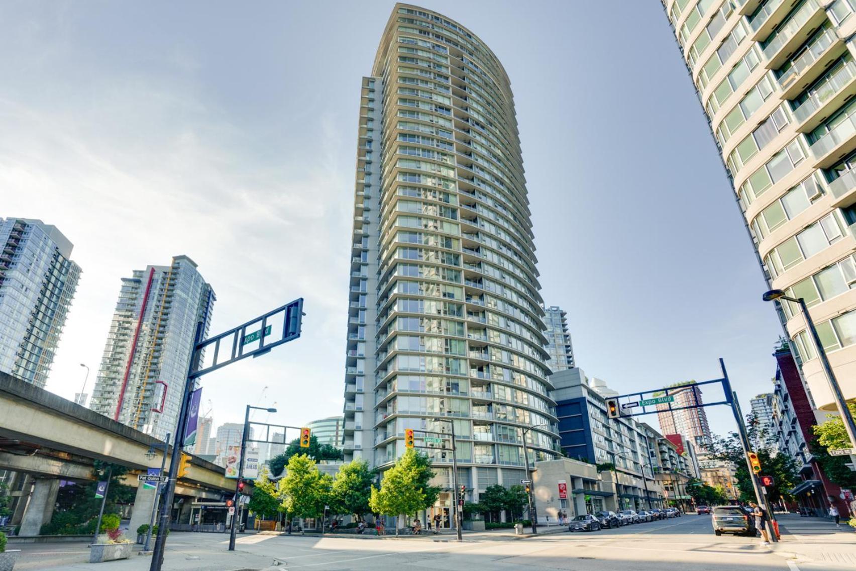 Heart Of Downtown 1 Bd Entire Condo - Pool, Gym, Parking, Office, Ac Vancouver Zewnętrze zdjęcie